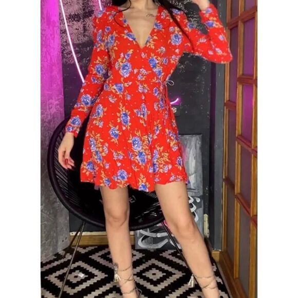 NWT Zara Blogger’s Favorite Red Floral Long Sleeve V-Neck Wrap Dress, Small - Picture 9 of 16